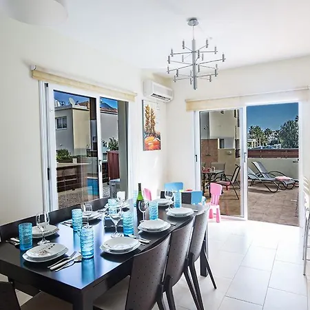 Oforo Sunshine - Modern 4 Bedroom Central Pernera - Short Walk To Pernera Beach * Protaras