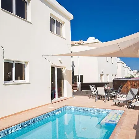 Villa Oforo Sunshine - Modern 4 Bedroom Central Pernera - Short Walk To Pernera Beach *