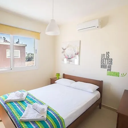 Oforo Sunshine - Modern 4 Bedroom Central Pernera - Short Walk To Pernera Beach Villa *