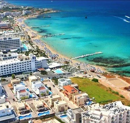 Oforo Sunshine - Modern 4 Bedroom Central Pernera - Short Walk To Pernera Beach * Protaras