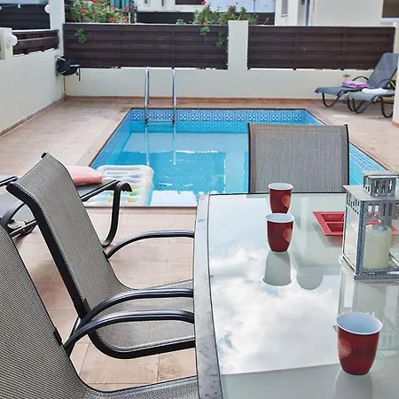 Oforo Sunshine - Modern 4 Bedroom Central Pernera - Short Walk To Pernera Beach Protaras