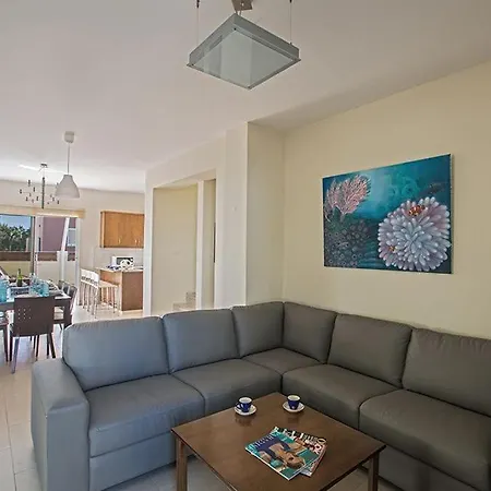 Oforo Sunshine - Modern 4 Bedroom Central Pernera - Short Walk To Pernera Beach Villa