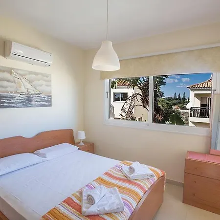 Villa Oforo Sunshine - Modern 4 Bedroom Central Pernera - Short Walk To Pernera Beach