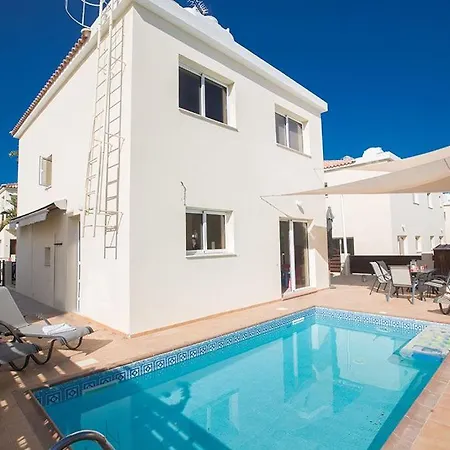 Villa Oforo Sunshine - Modern 4 Bedroom Central Pernera - Short Walk To Pernera Beach